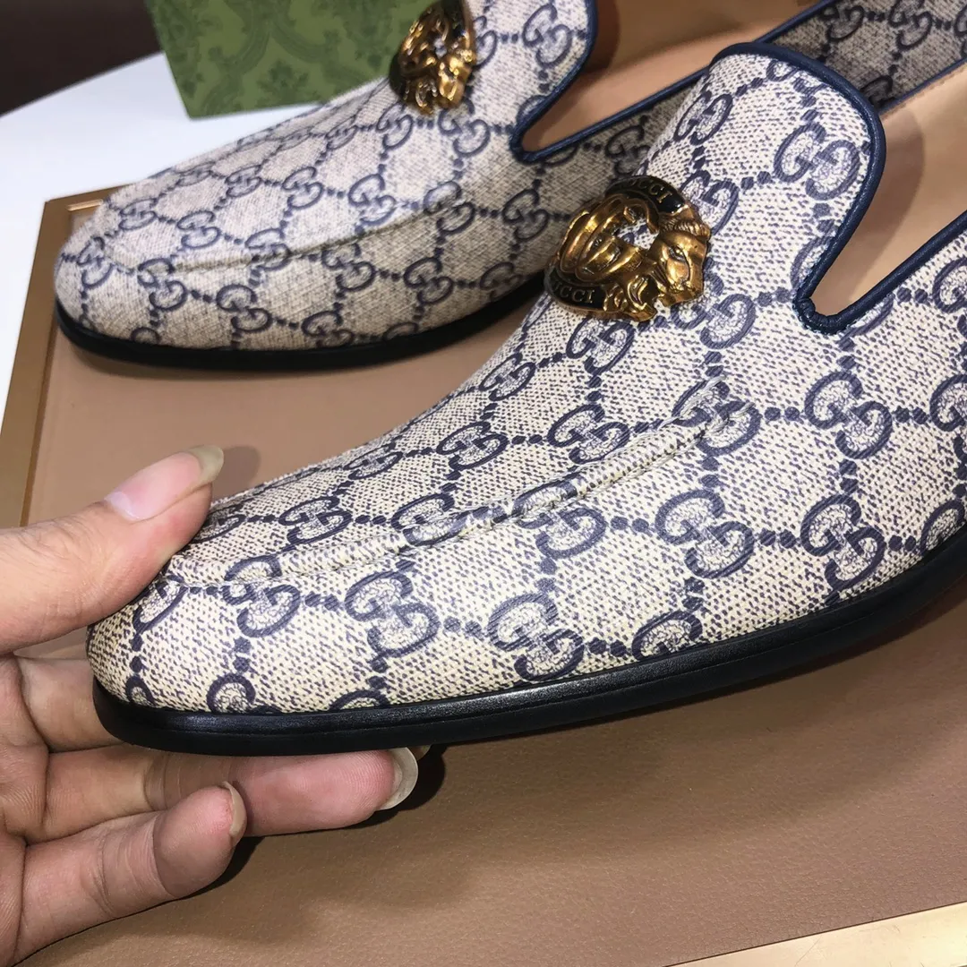 Men's shoes💰500💰Italy's top luxury men's shoe giant (GUCCI) (Gucci) (full cowhide lining) new arrival🍃Original European style🔰 Pleasant to the eye😍In order to make the shoes more durable and non-deformable🌀The production continues to follow traditional methods but there is still no lack of innovation💪Choose original sheepskin for the leather♻️ Smooth and natural And extra bright ⭐Made of imported cowhide, the first choice of rich people 38-45 (45 customized)